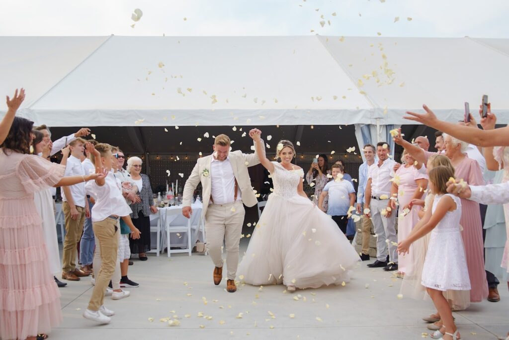 What Time Should a Wedding Ceremony Start? 5 What Time Should a Wedding Ceremony Start?
