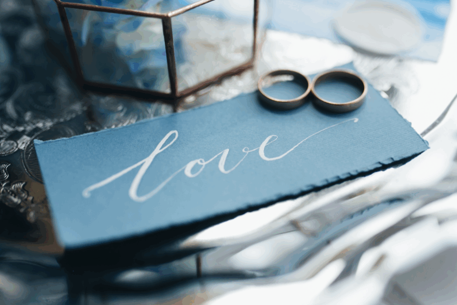 20 Shades of Blue for Your Wedding