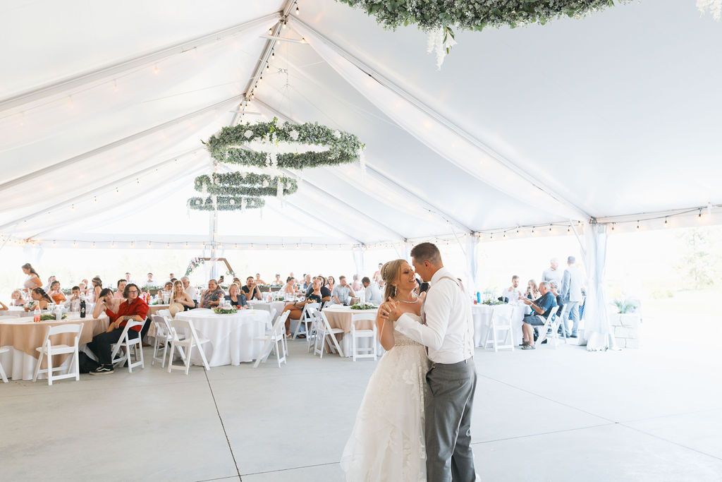 Reception tables set in Lavender Manor’s luxury tent with mountain backdrop.