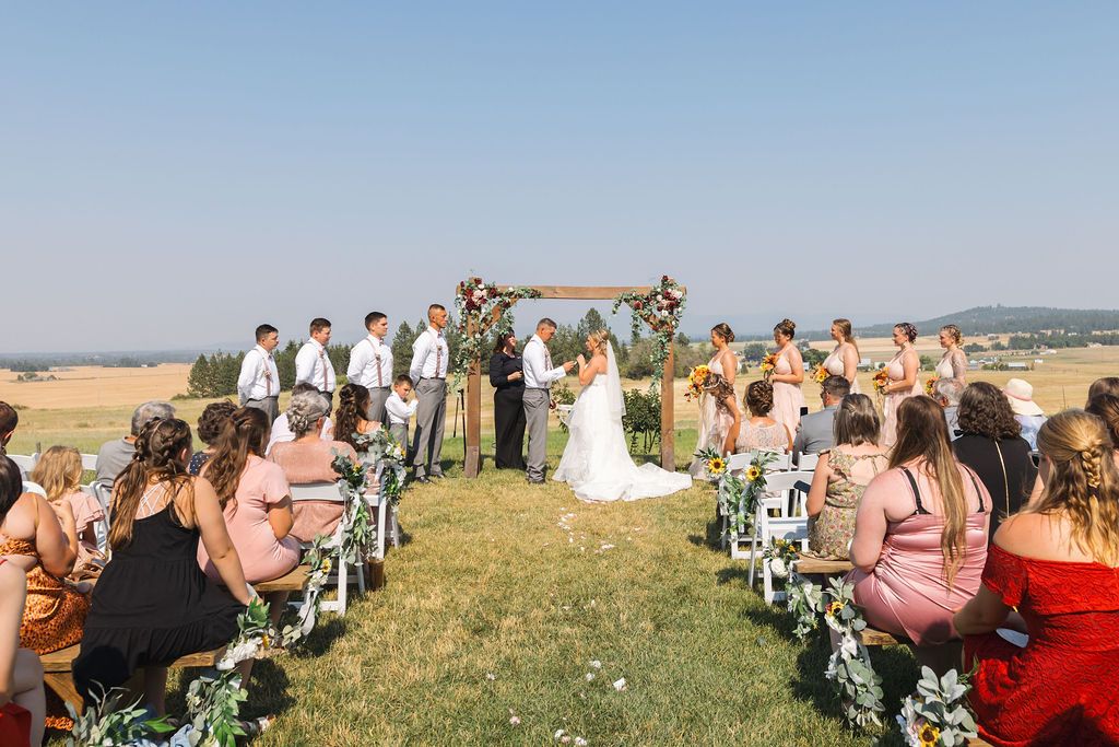 Planning a Spokane Wedding Near Coeur d’Alene 5 Is Deer Park a Good Location for a Spokane-Area Wedding? Yes, Deer Park is a lovely location for a wedding, with mountain views, gardens and natural beauty.